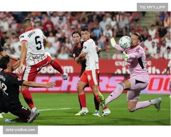 塞维利亚新帅路易斯·加西亚·普拉萨首秀失利，球队三连败